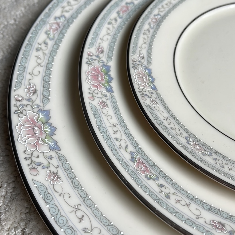 Lenox Charleston China Place Setting - Picture 4 of 6